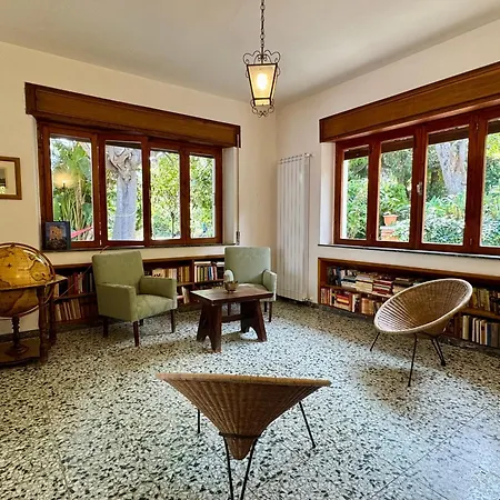 בית נופש Stunning With Private Pool In *