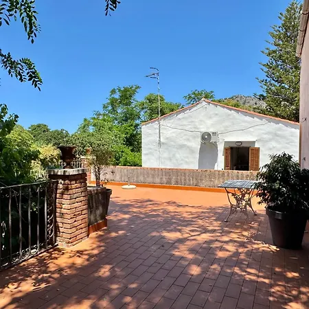 Stunning With Private Pool In