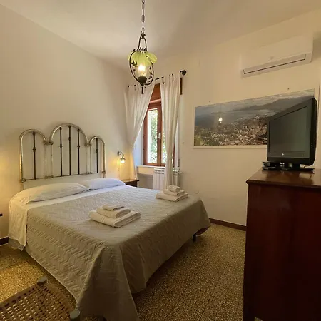 בית נופש Stunning With Private Pool In *