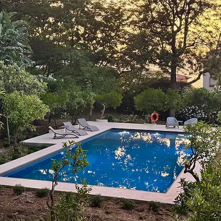 Stunning With Private Pool In בית נופש *