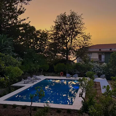 בית נופש Stunning With Private Pool In *