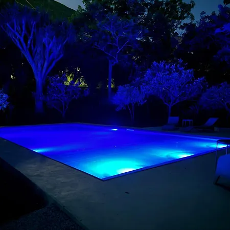 Stunning With Private Pool In בית נופש *